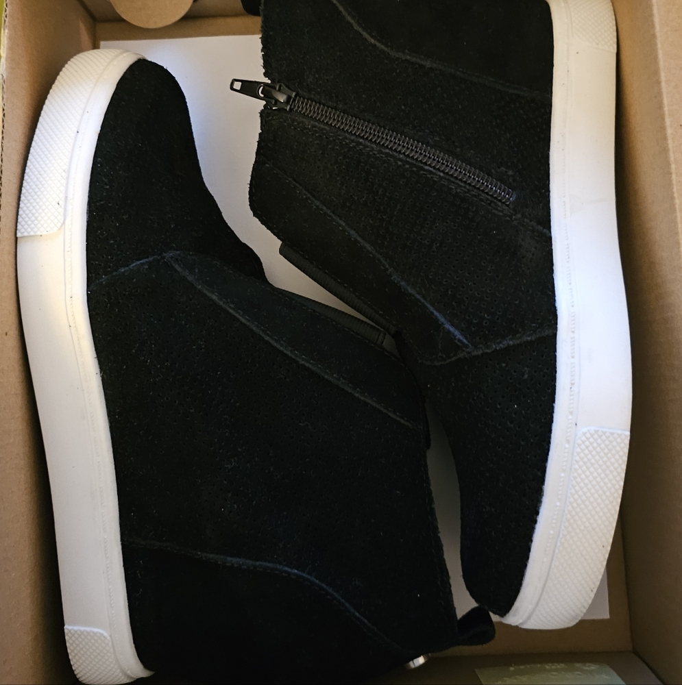 Like New! Steve Madden Ladies Wedge Sneakers